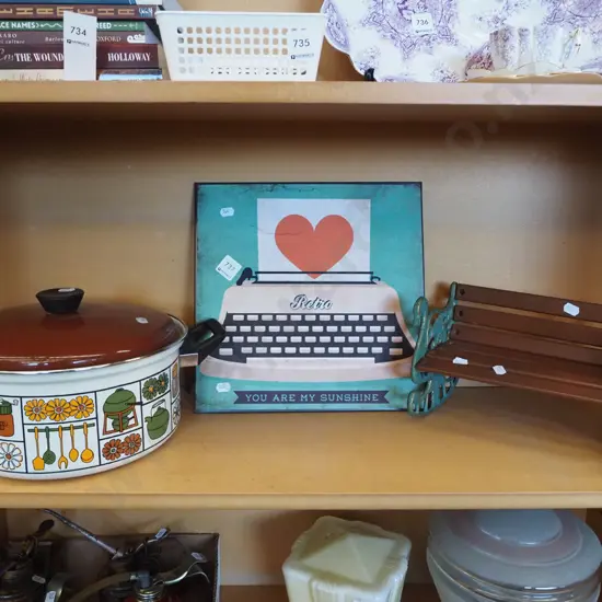 retro enamel casserole - marks to bottom, dolls etc