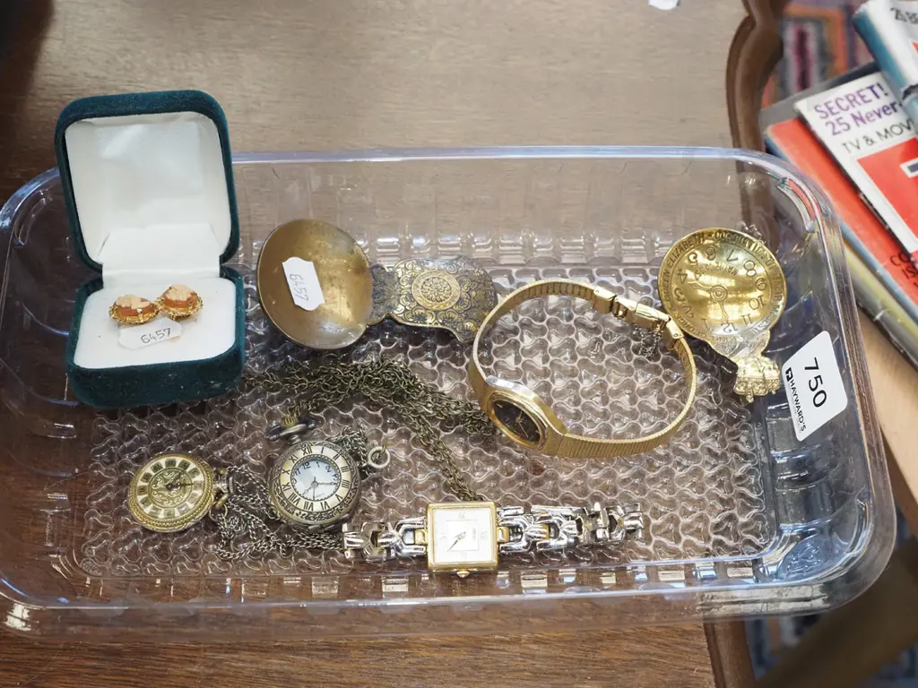 tray; costume jewellery etc Image 1++