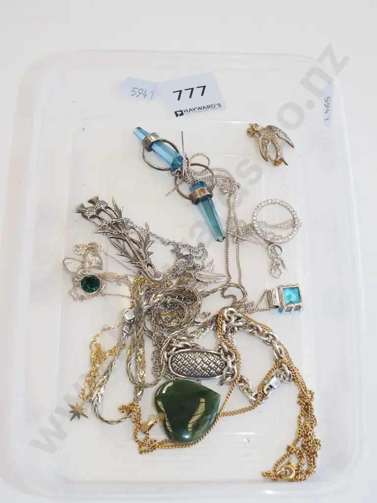 tray jewellery - gold plated greenstone pendant, some sterling silver items Image 1++