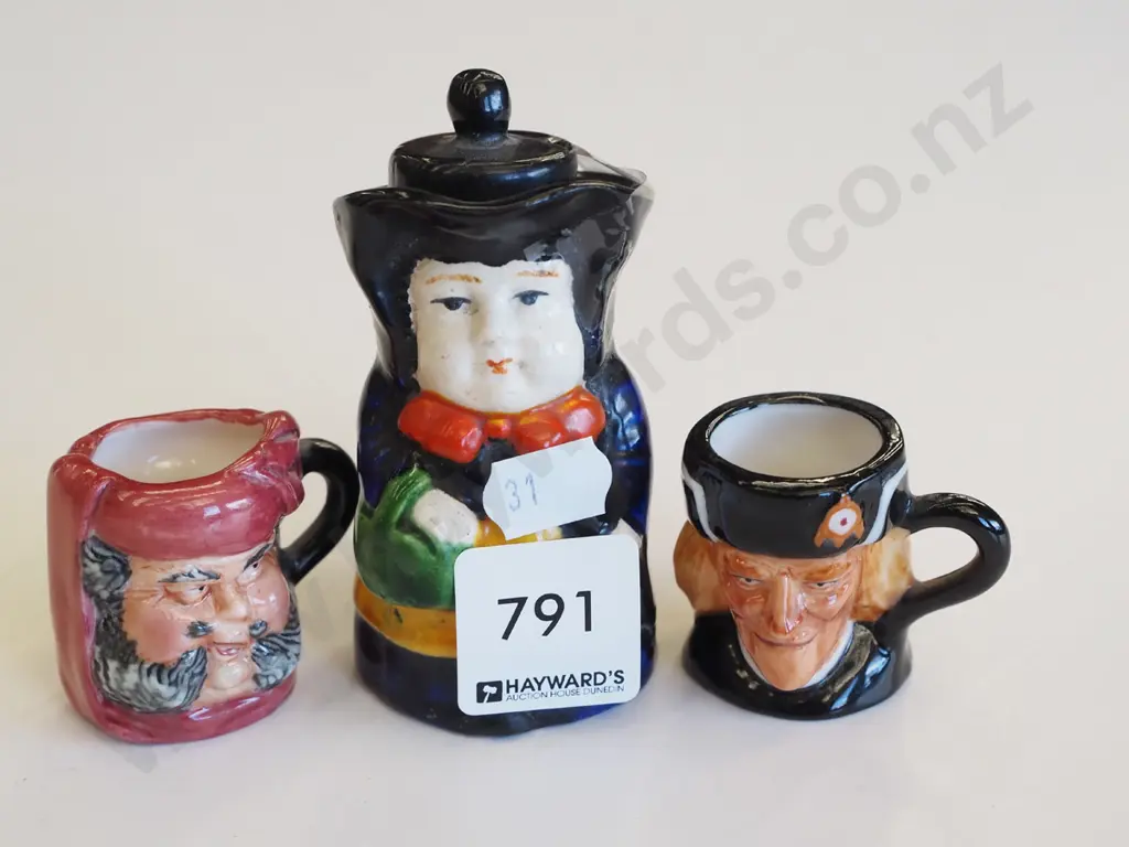 small figural lidded canister, 2x miniature toby jugs Image 1++