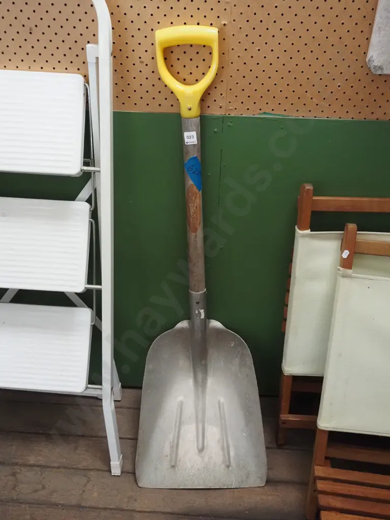 snow shovel Image 1++