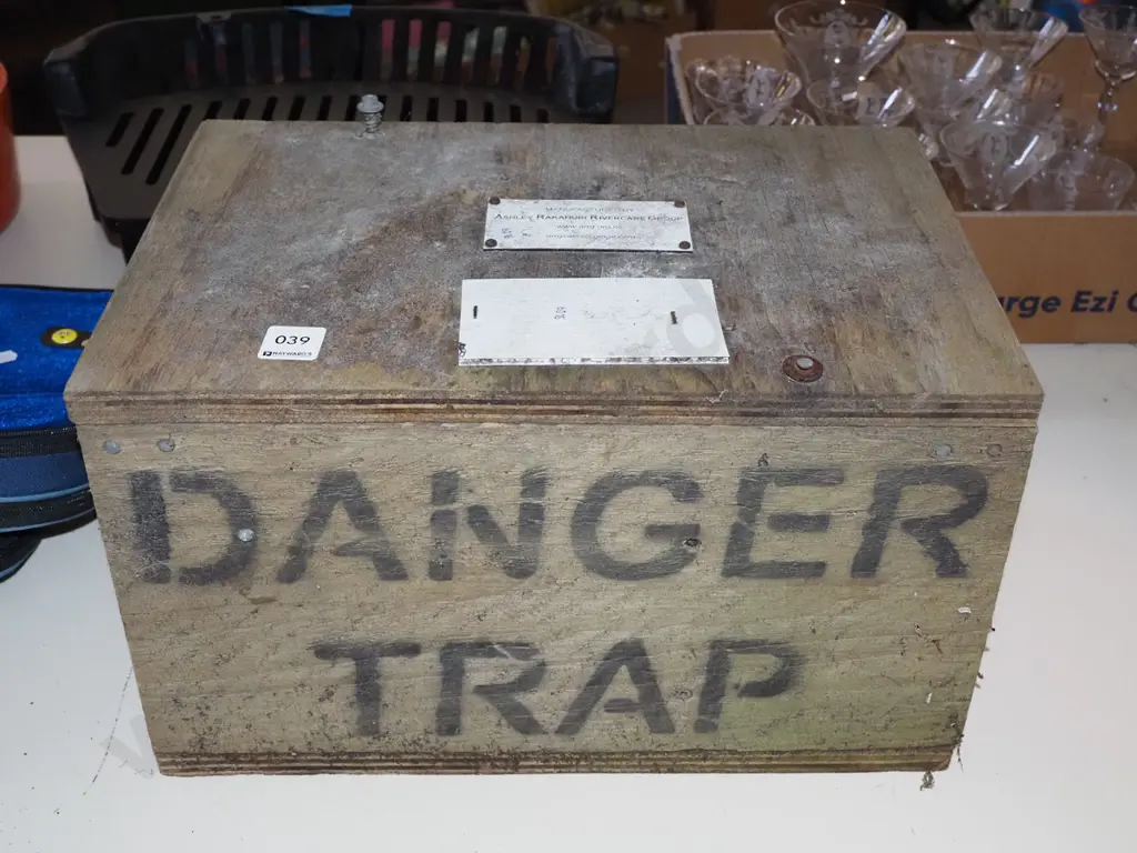 wooden and metal animal trap Image 1++