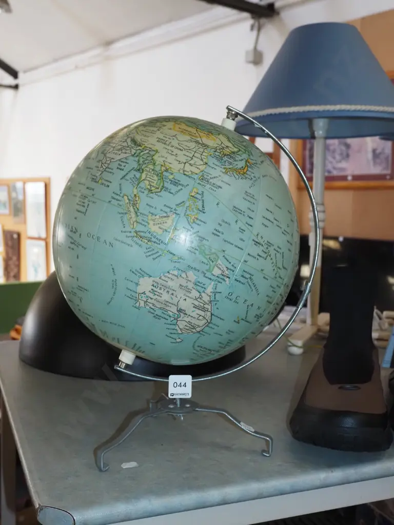 inflatable world globe on stand H360 Image 1++