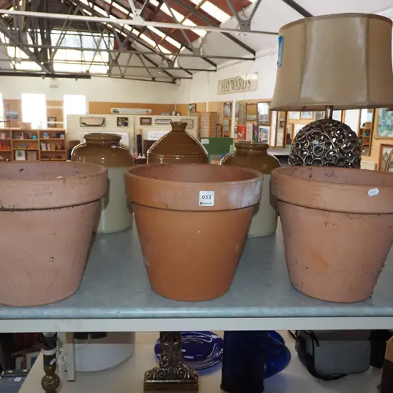 3x terracotta planters H235