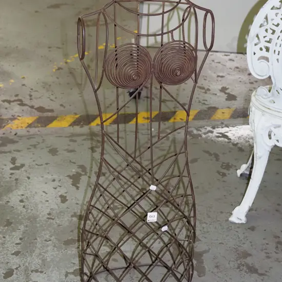 bent wire female torso H850