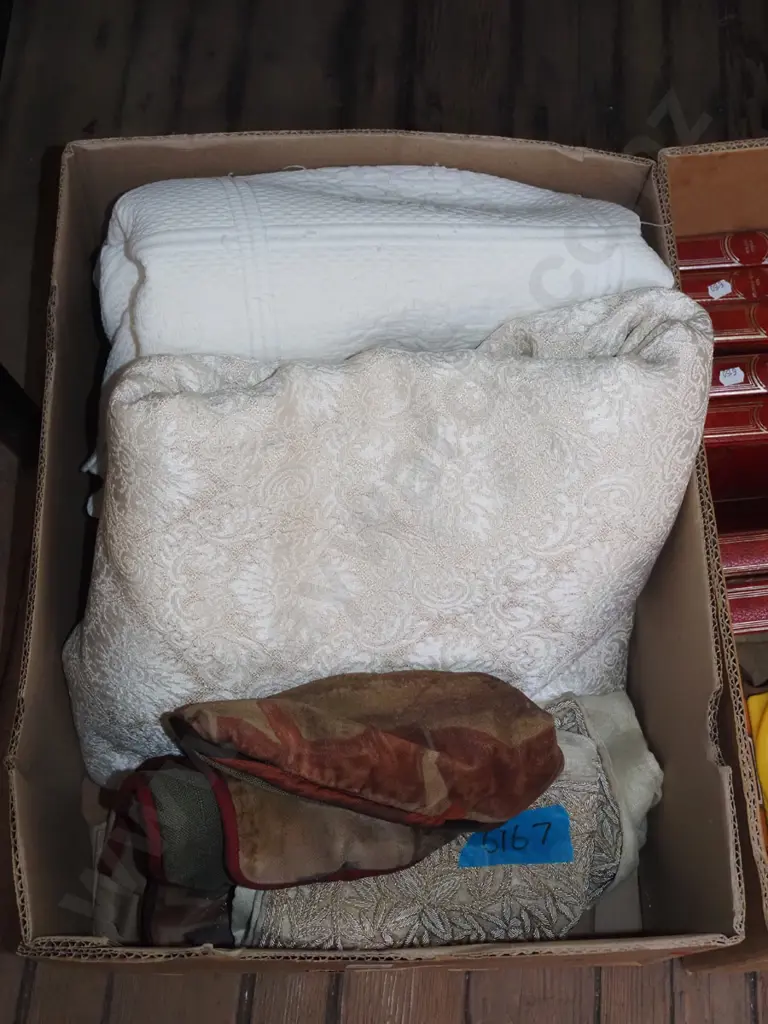 box; bedspreads, cushion covers Image 1++