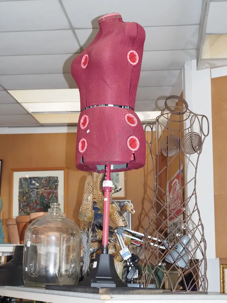 dressmakers form on stand Image 1++