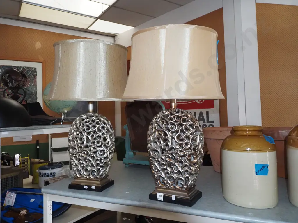 pair of composite table lamps H620 Image 1++