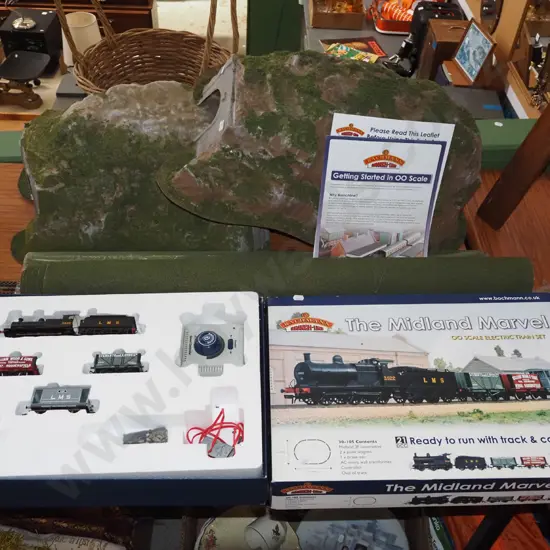 Bachmann train set - maybe incomplete, plastic train tunnels, tracks etc