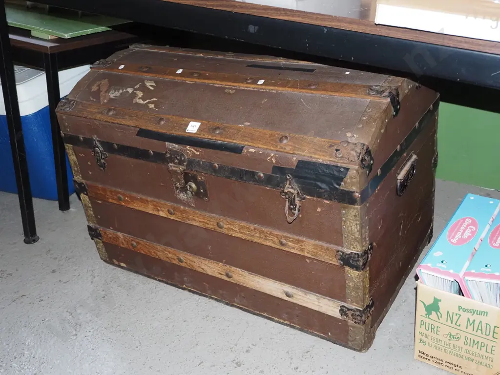 wooden roll top traveller's trunk H530 W755 Image 1++