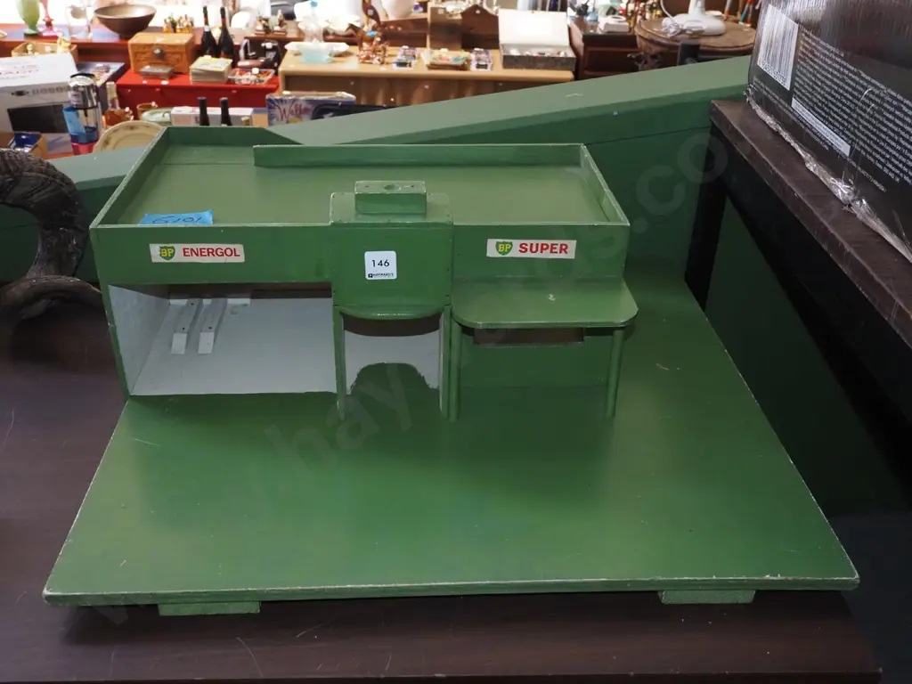 home made toy wooden garage Diam590 W530 Image 1++