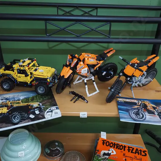 2x assembled Lego Technics motorbikes, 1x jeep