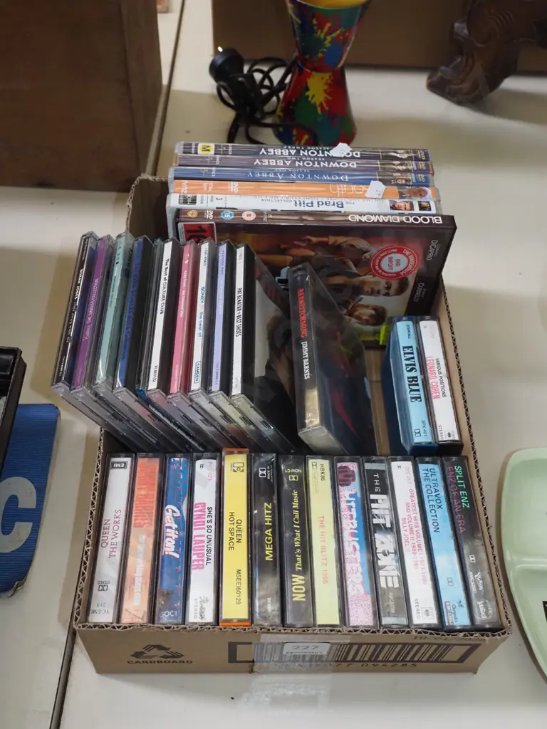 box; tape cassettes, CDs, DVDs Image 1++