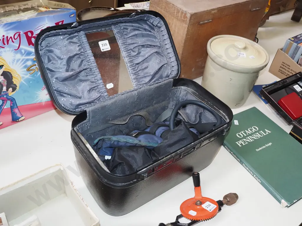 hard cased makeup box with various ankle weights etc Image 1++