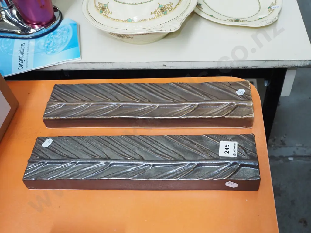 2x ceramic branch themed L330 Image 1++