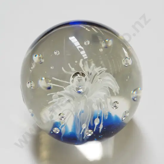 art glass paper weight H70