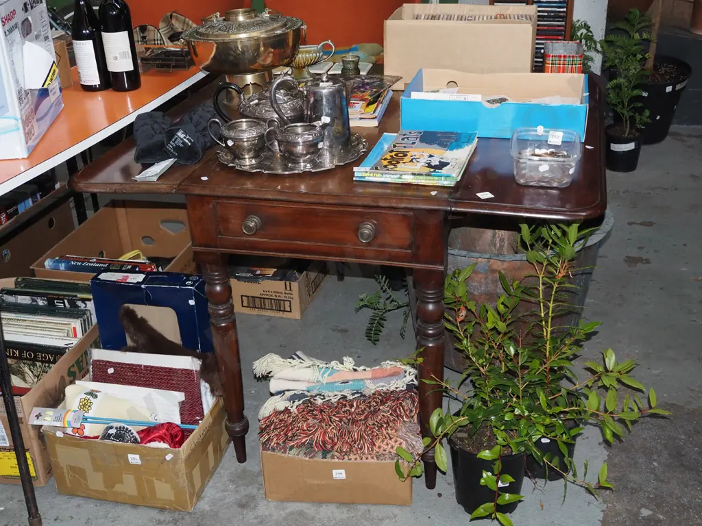 Victorian mahogany turned leg drop side table with 1 drawer at 1 end - missing 2 handles, fading and Image 1++