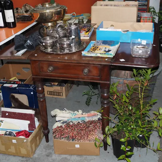 Victorian mahogany turned leg drop side table with 1 drawer at 1 end - missing 2 handles, fading and