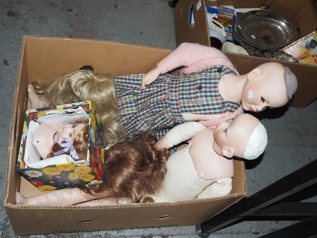 box; dolls, doll parts Image 1++