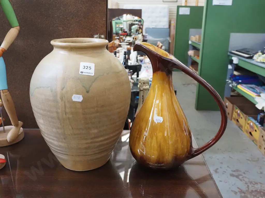 Blue Mountain ewer vase, 1 other vase Tallest H270 Image 1++