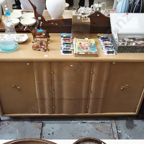 mid century solid oak buffet sideboard - with 2 doors, 3 drawers - some scratching and marks to top H825 W1480 D485