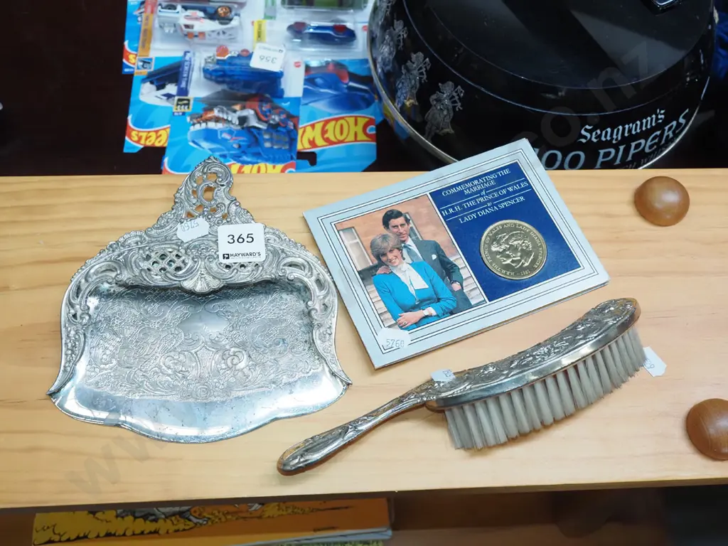 Charles and Di commerative coin, plated crumb brush and pan Image 1++