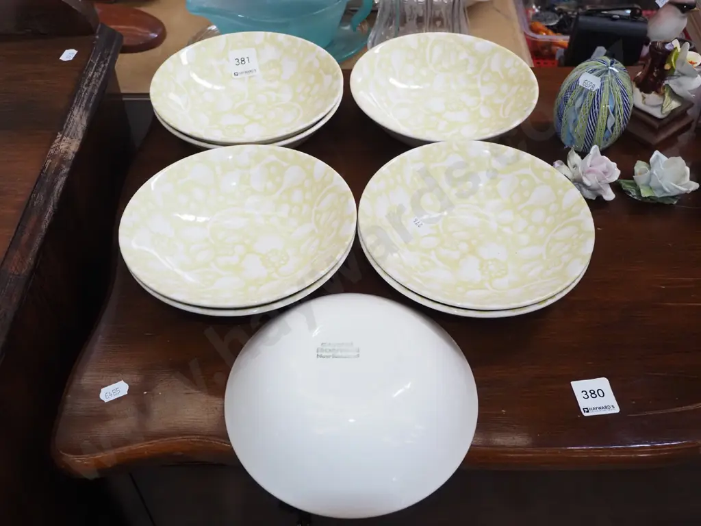 8x vintage Crown Lynn bowls Image 1++