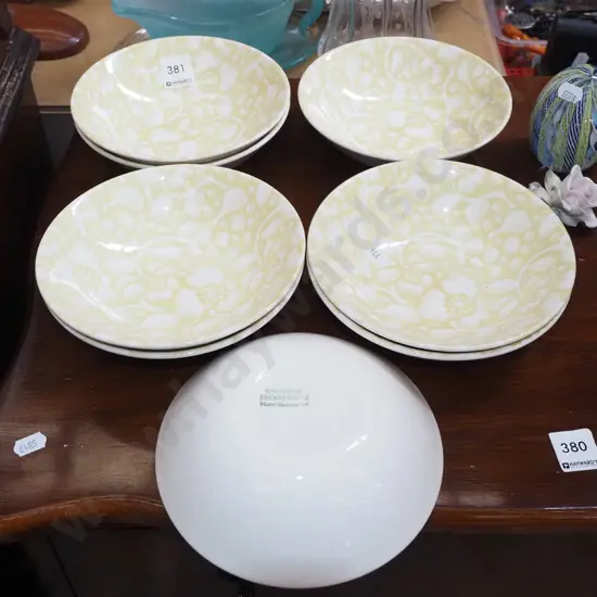 8x vintage Crown Lynn bowls