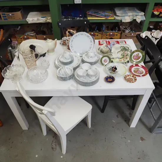 contemporay white painted extending dining table with 4  chairs Unextended H740 W1410 D840