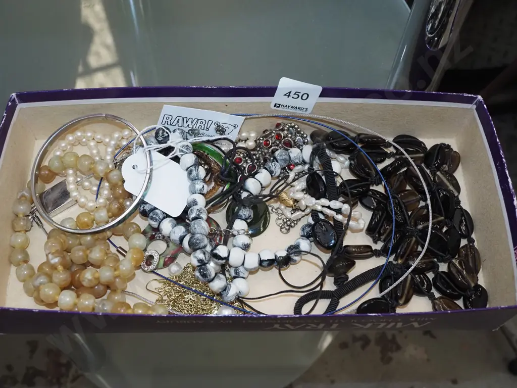 box of costume jewellery Image 1++