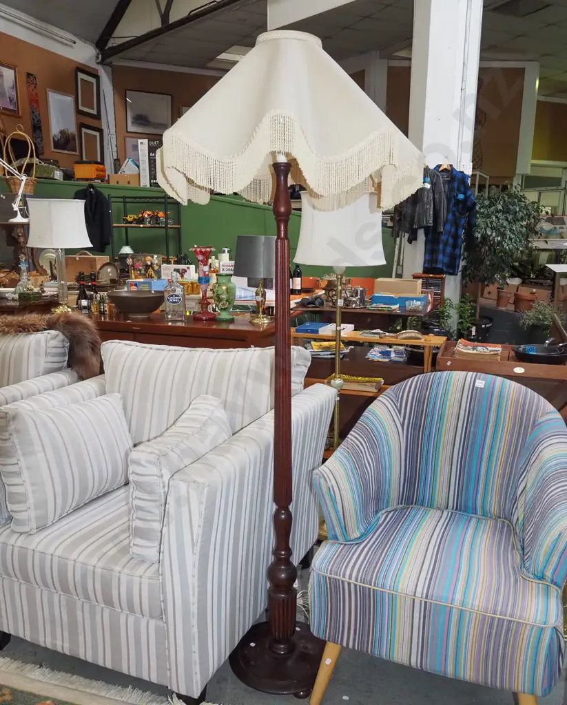 mahogany based standard lamp H1690 Image 1++