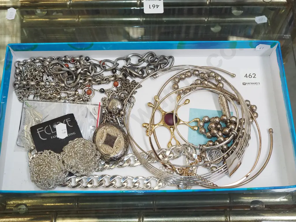 tray of costume jewellery Image 1++