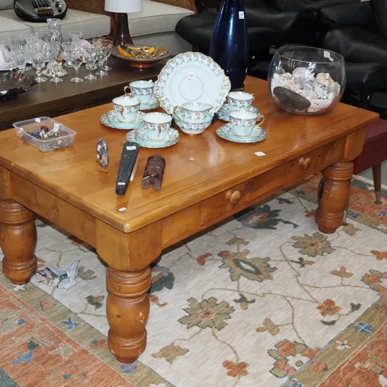 solid pine turned leg coffee table H480 W1210 D670