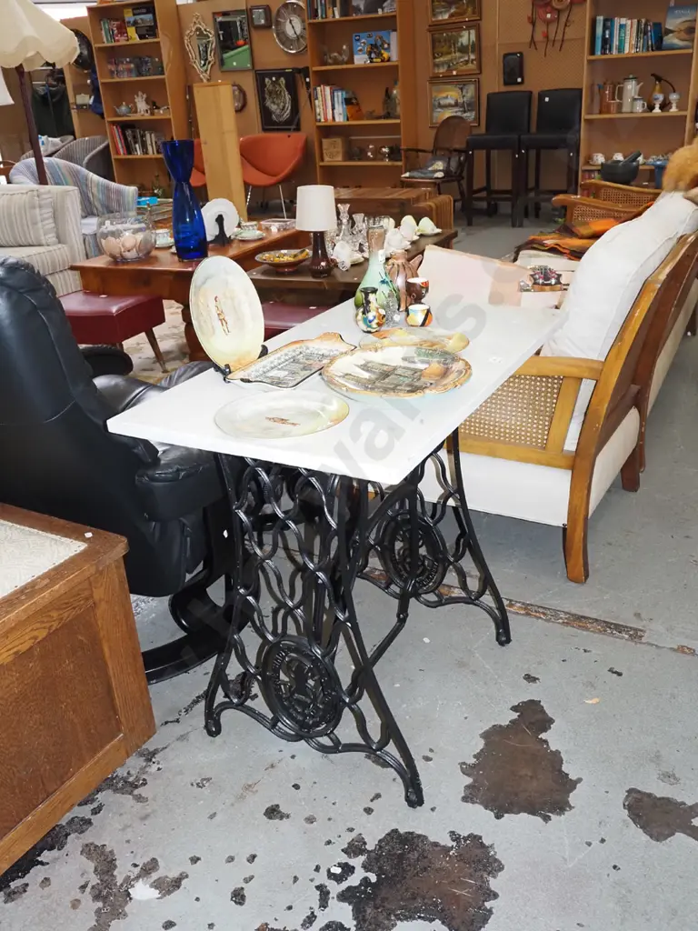 Singer treadle sewing machine base with marble top H740 W830 D480 Image 1++