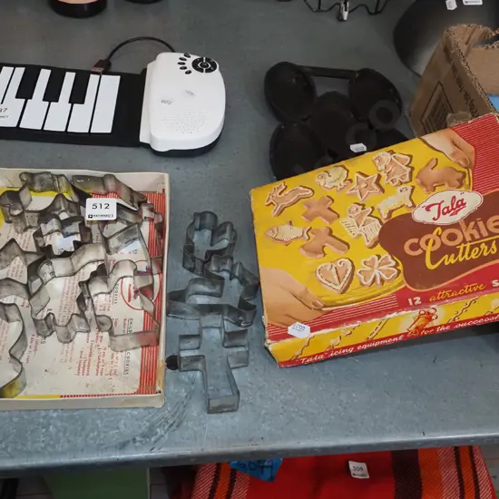 vintage cookie cutter set in original box