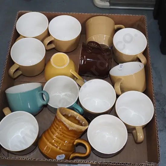 box of assorted Crown Lynn cups