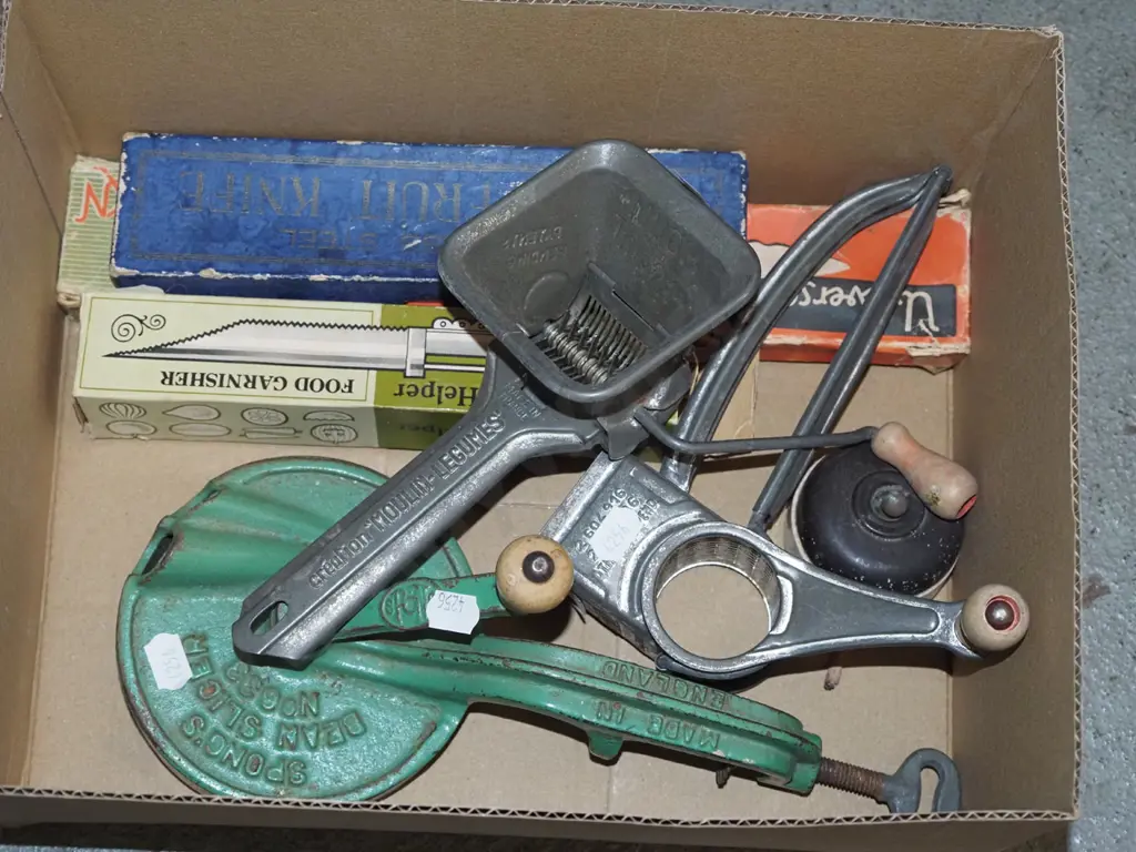 box; bean slicer, mouli, cheese grater etc Image 1++