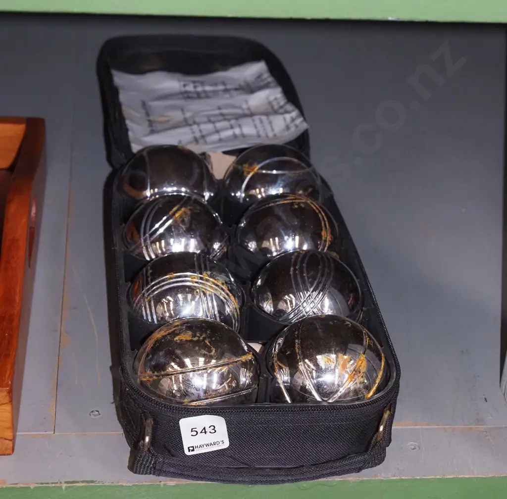 petanque set - some rust to balls Image 1++