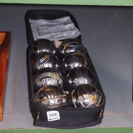 petanque set - some rust to balls