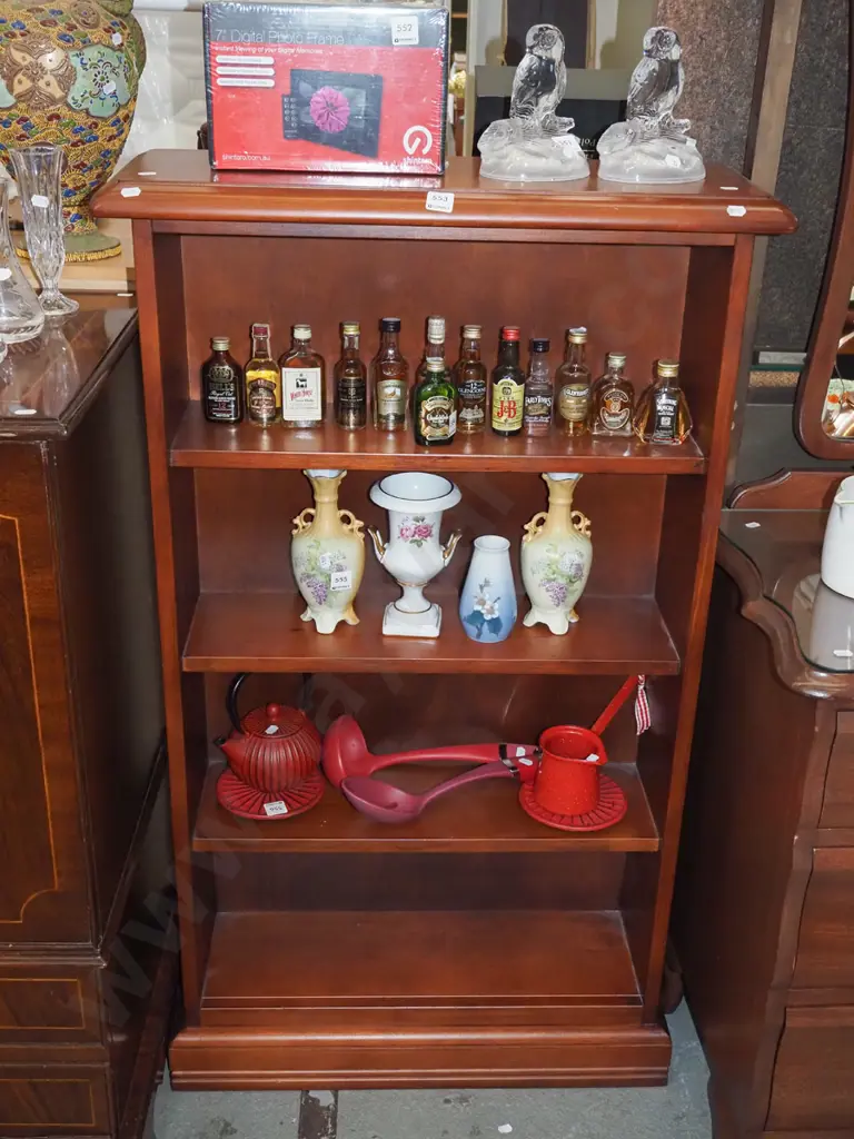 solid pine bookcase H1170 W680 D235 Image 1++