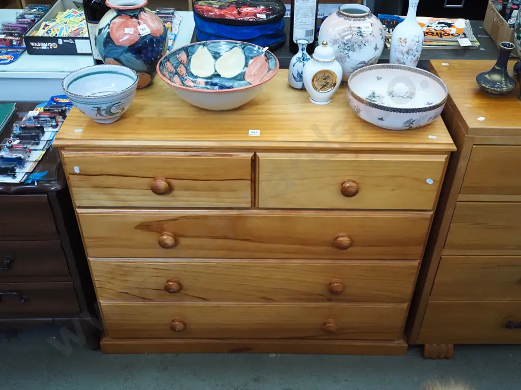 solid pine 5 drawer chest H790 W920 D380 Image 1++