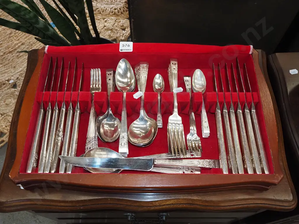 part canteen of plated cutlery Image 1++