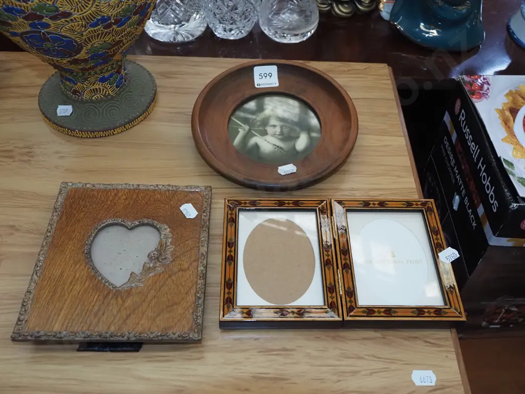 small circular cherub print Diam165,  photo frames Image 1++