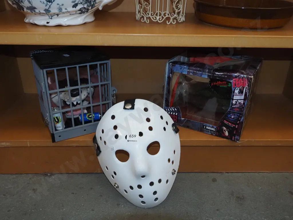 boxed Nightmare on Elm St figurine - box has damage, plastic hockey mask, Tasmanian tiger in plastic cage Image 1++