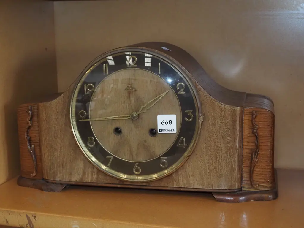 wood cased mantle clock Image 1++