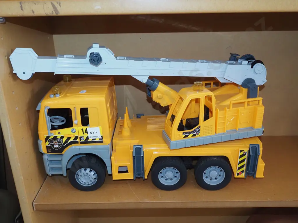 plastic crane truck H500 Image 1++