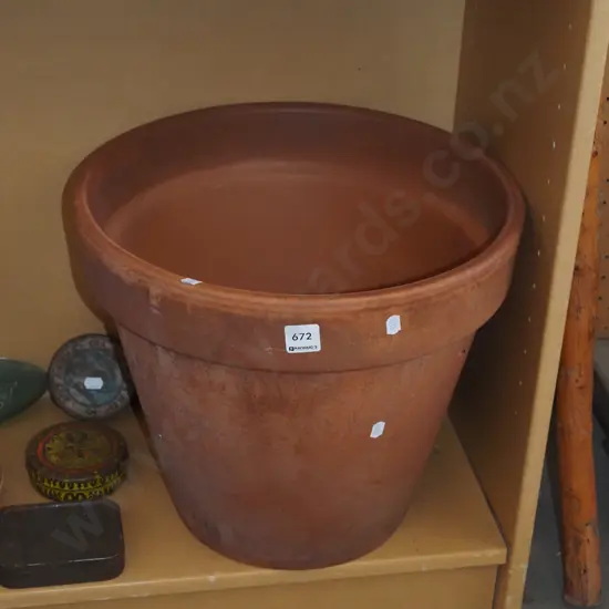 terracotta planter Diam370