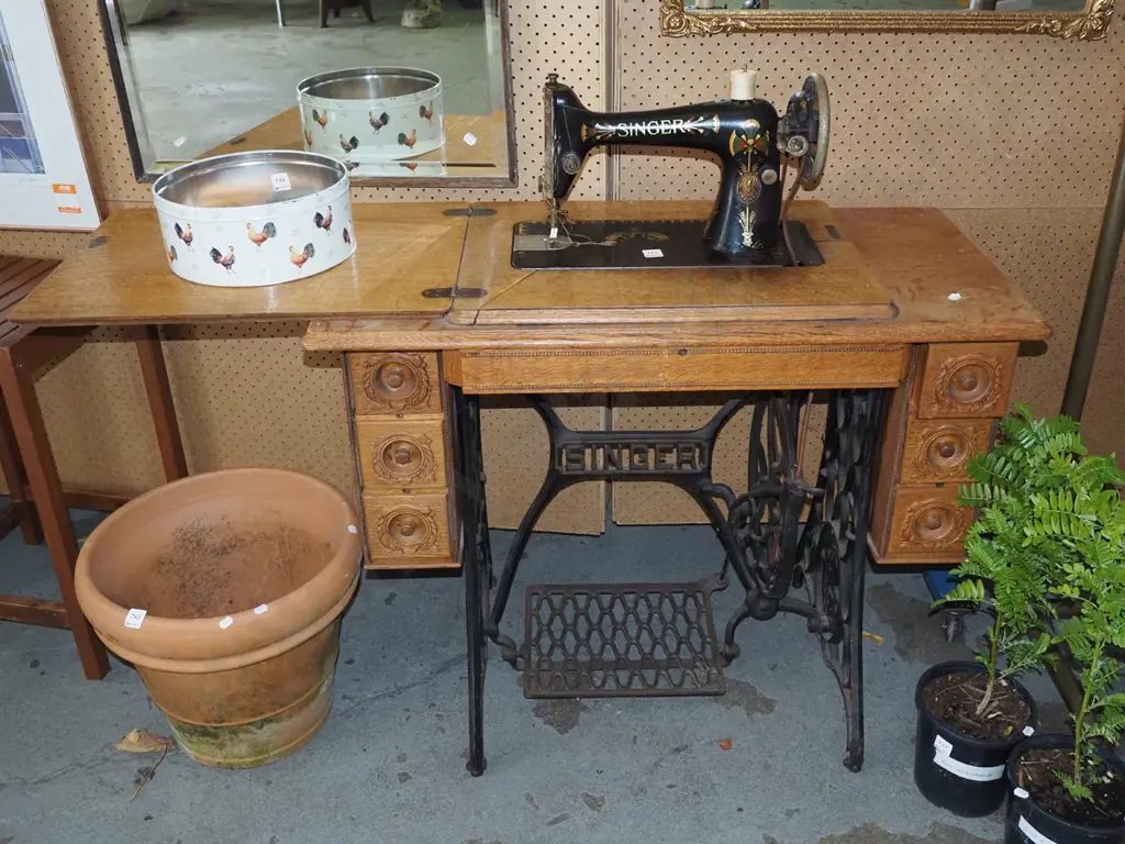 vintage treadle sewing machine - some tarnishing Image 1++