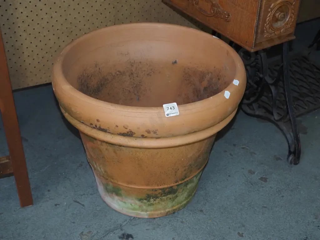 terracotta garden planter H350 Image 1++