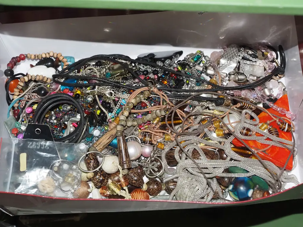 box of costume jewellery Image 1++
